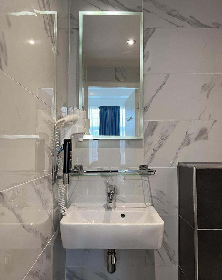 Facade Hotel Амстердам Екстериор снимка