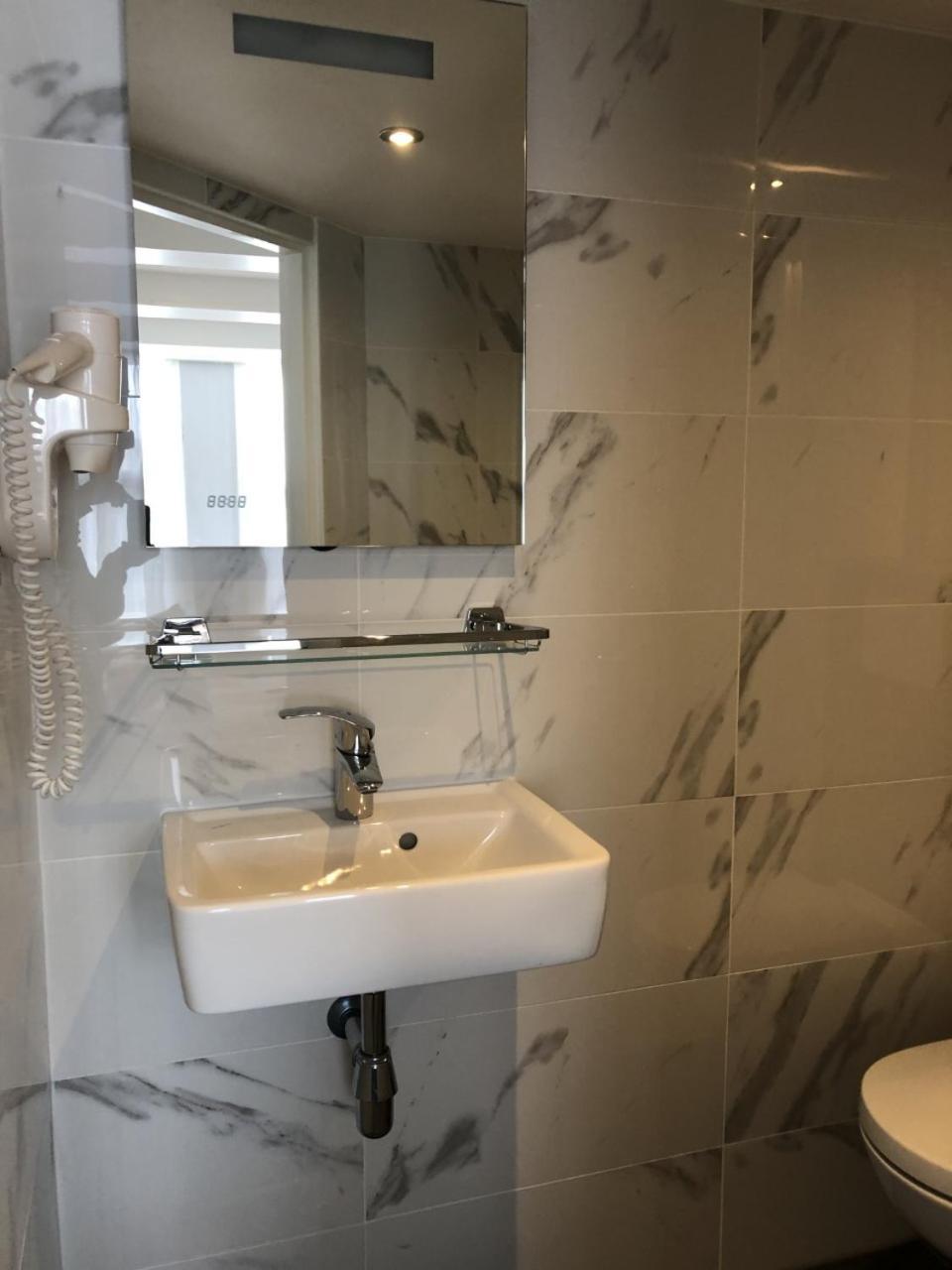 Facade Hotel Амстердам Екстериор снимка