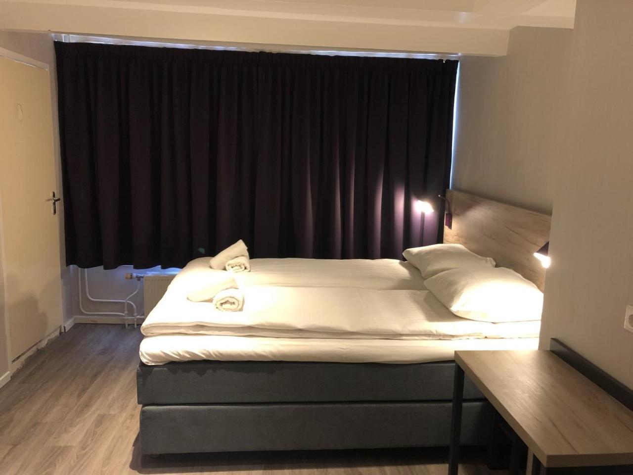 Facade Hotel Амстердам Екстериор снимка